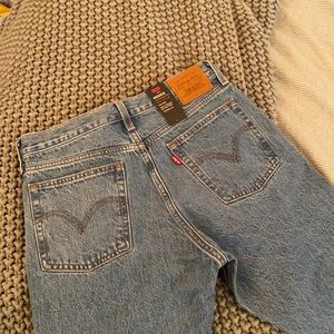 NWT Levi’s Wedgie Straights